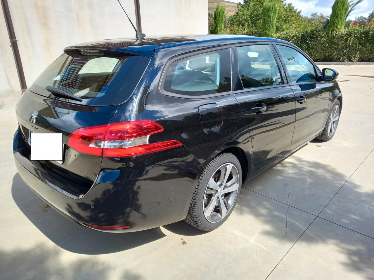 Peugeot 308 hdi 100 98000 km 12/2019