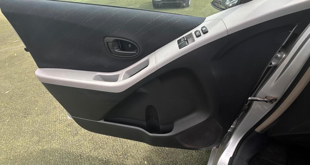 Toyota Yaris 1.0 5 porte
