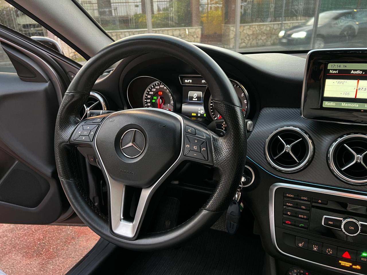 M-BENZ GLA 200 CDI Automatic-PANO-FULL