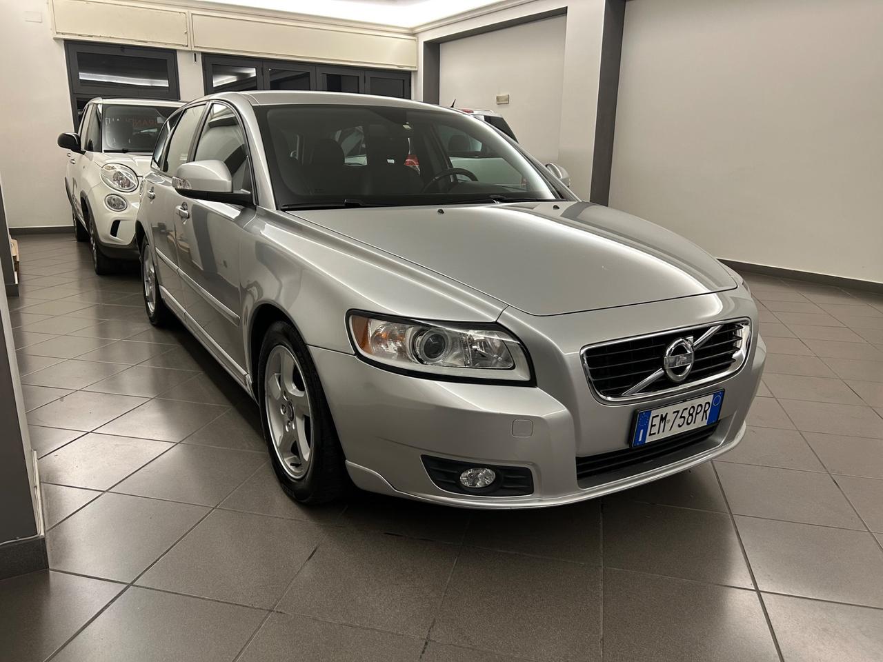 Volvo V50 D2 R-design