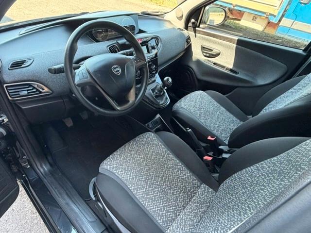 Lancia Ypsilon 1.0 hybrid neopatentati