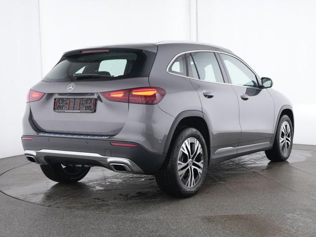 MERCEDES-BENZ GLA 180 Automatic Progressive Advanced