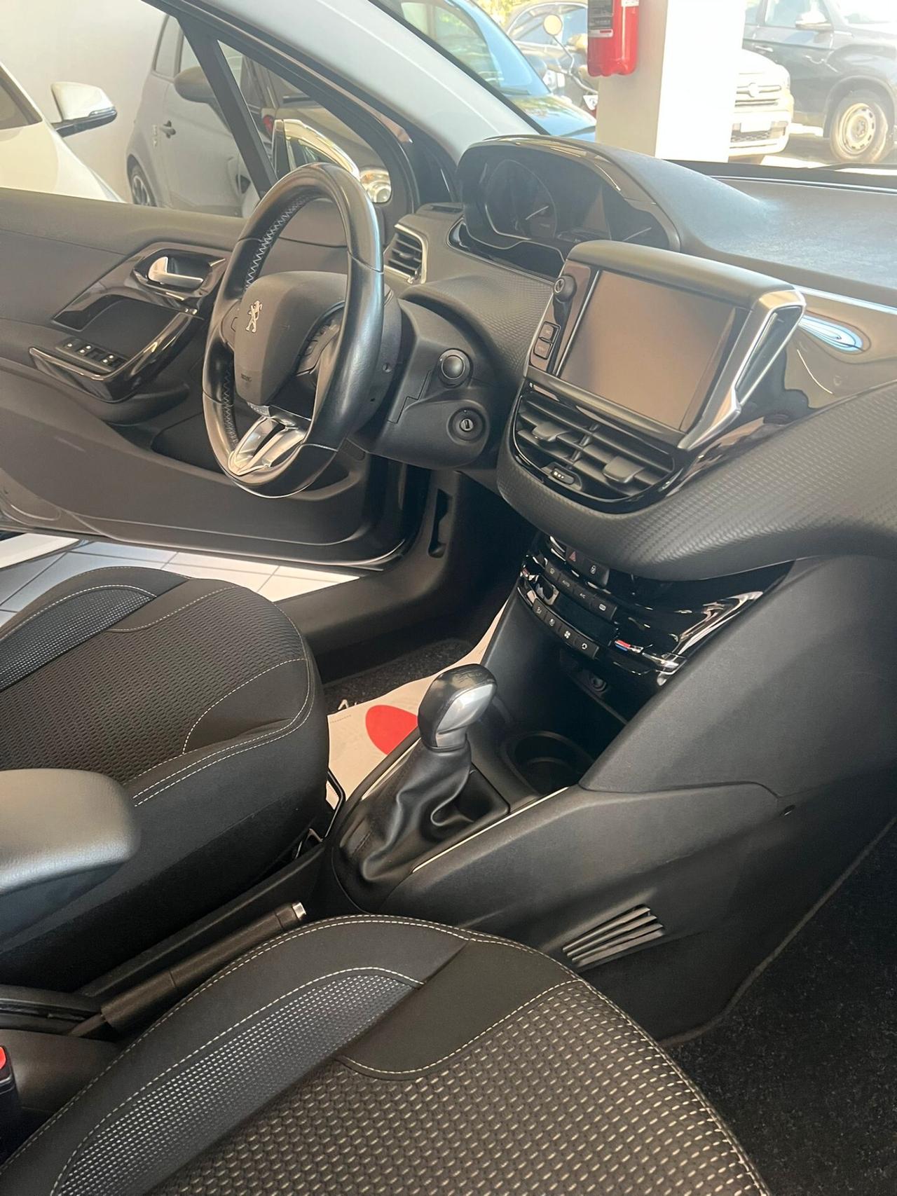 Peugeot 208 PureTech 82 5 porte Allure