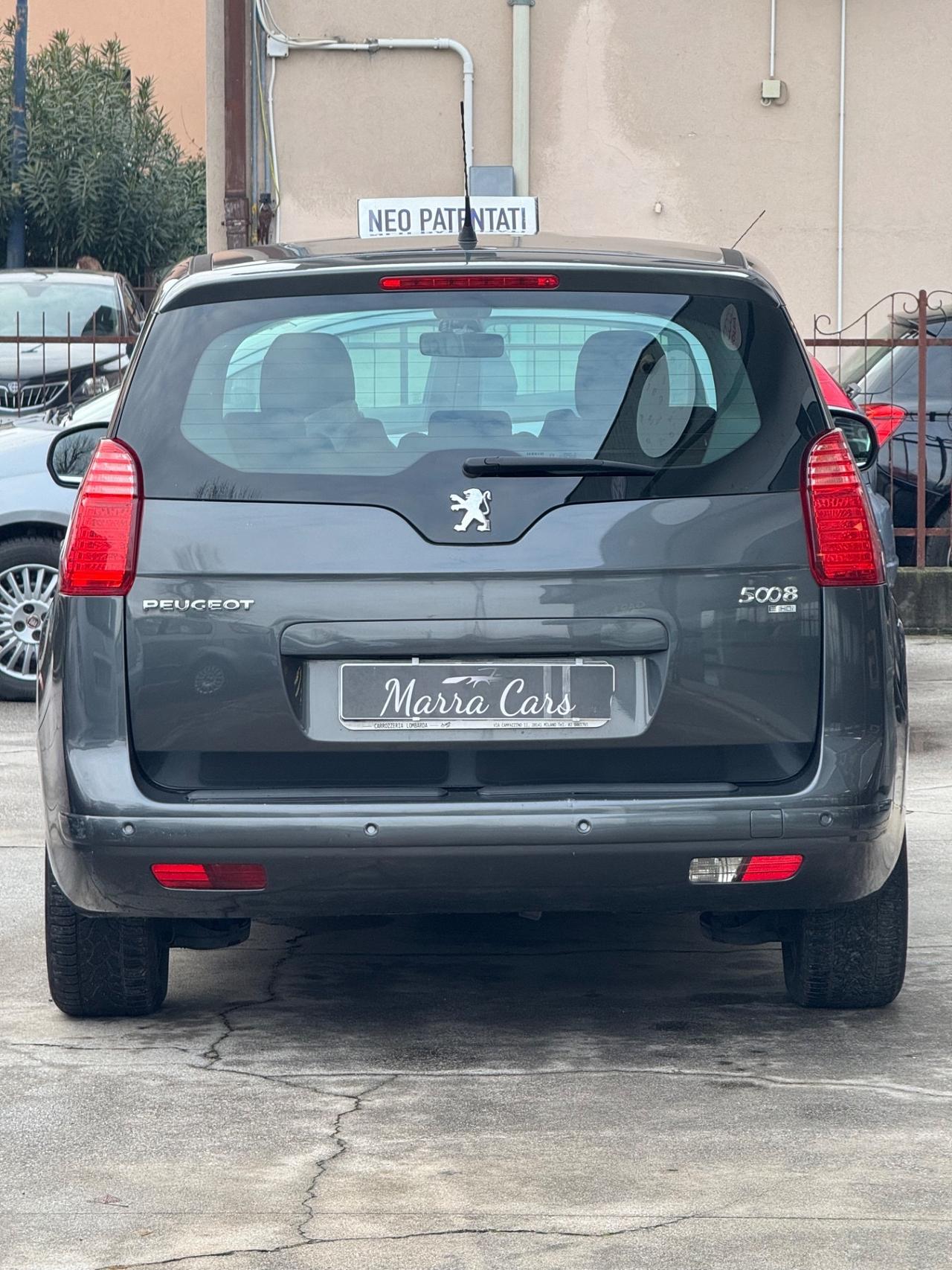 Peugeot 5008 1.6 HDi 115CV Active- AUTOMATICA