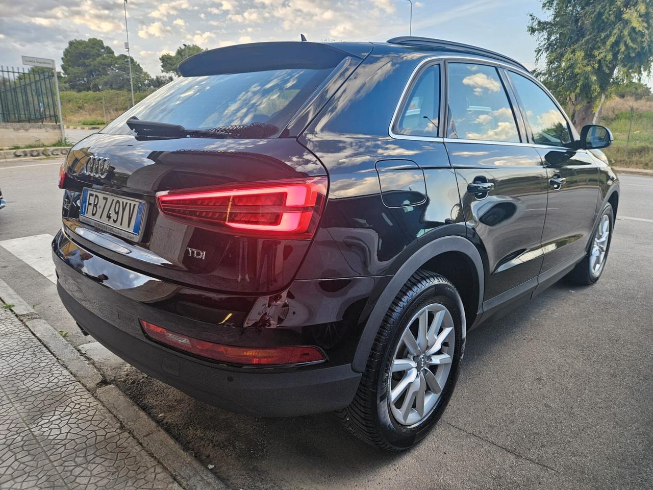 Audi Q3 2.0 TDI 120cv 88kw FULLOPTIONAL