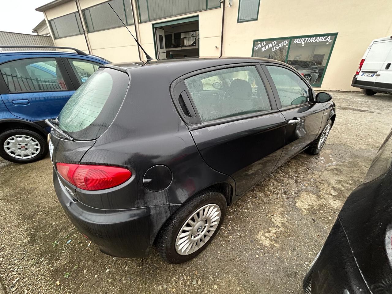 Alfa Romeo 147 1.9 JTD (120) 5 porte Black Line