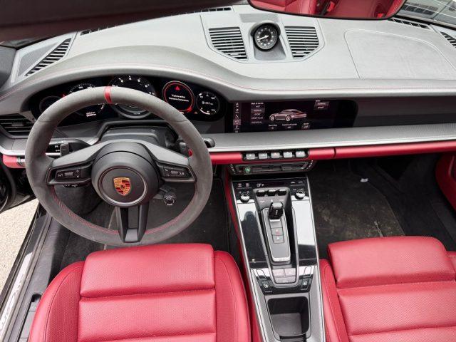 PORSCHE 911 Carrera 4S