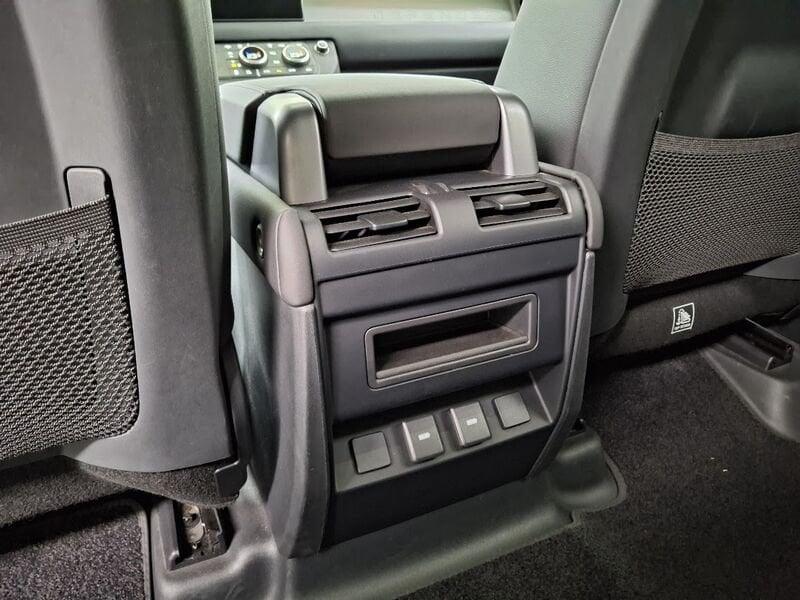 Land Rover Defender 3.0D I6 200 110 SE AWD auto. AUTOCARRO N1