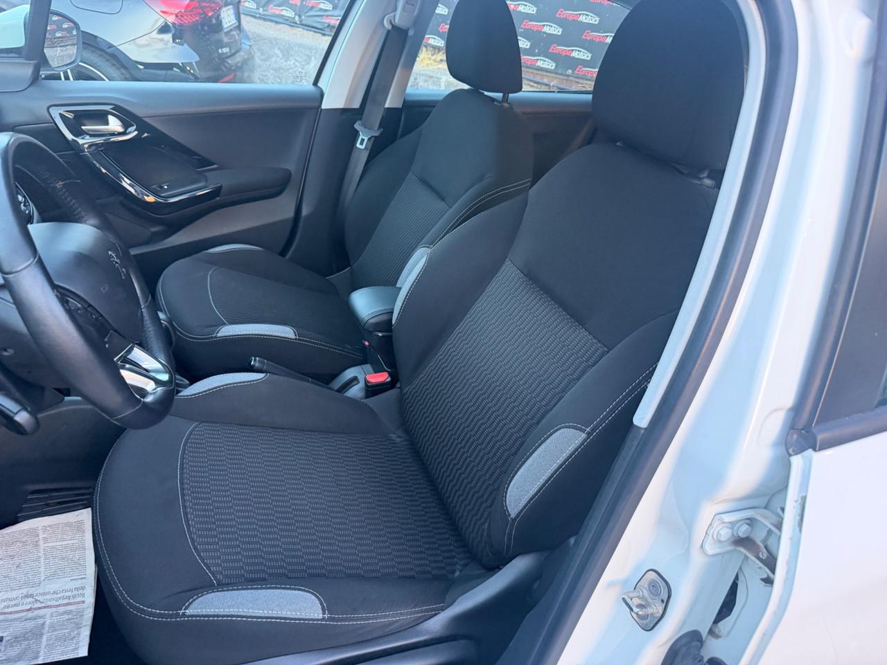 Peugeot 208 PureTech 82 5p. GPL Allure
