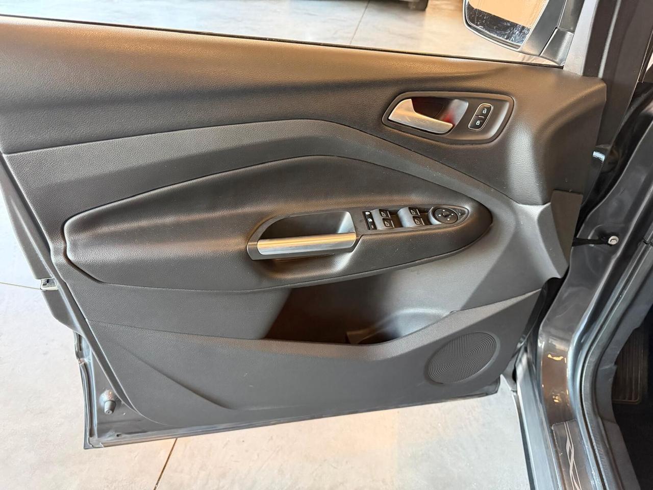Ford Kuga 1.5 TDCI 120 CV S&S 2WD Titanium