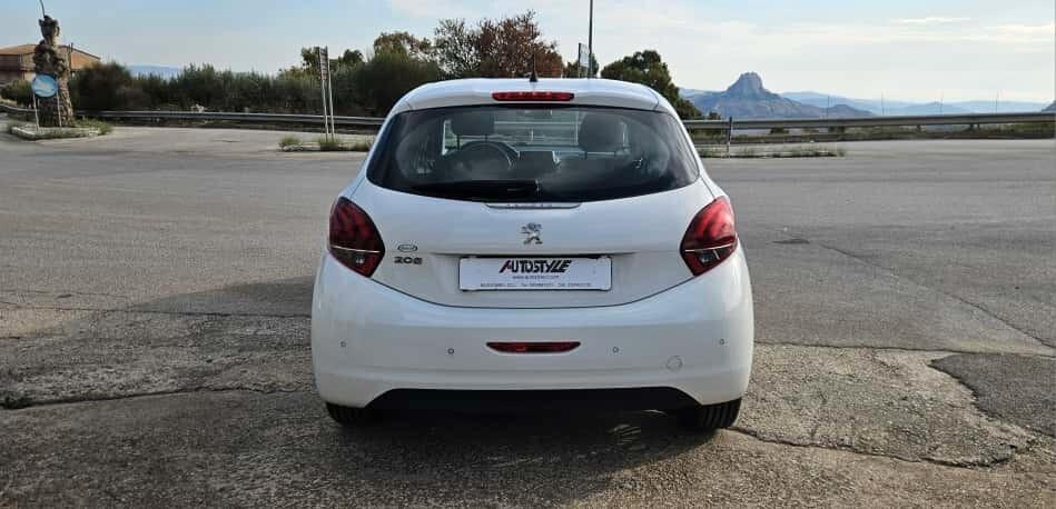 Peugeot 208 BlueHDi 75cv Allure
