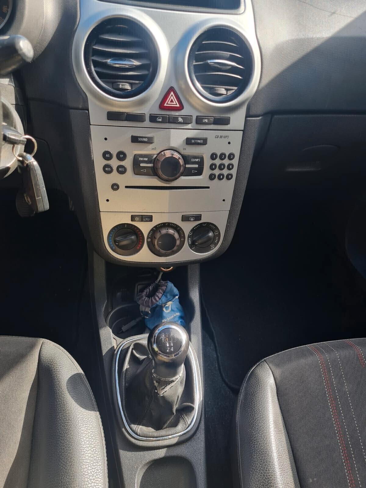 Opel Corsa 2012 1.2 BENZ/GPL 85CV 5 porte