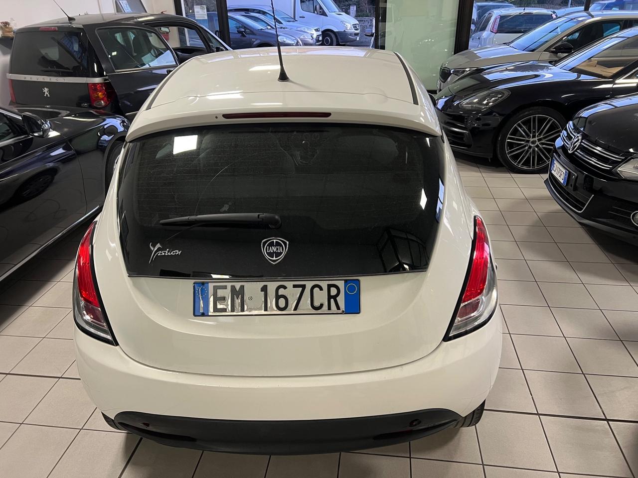 Lancia Ypsilon 0.9 TwinAir 85 CV 5 porte Metano Ecochic Silver