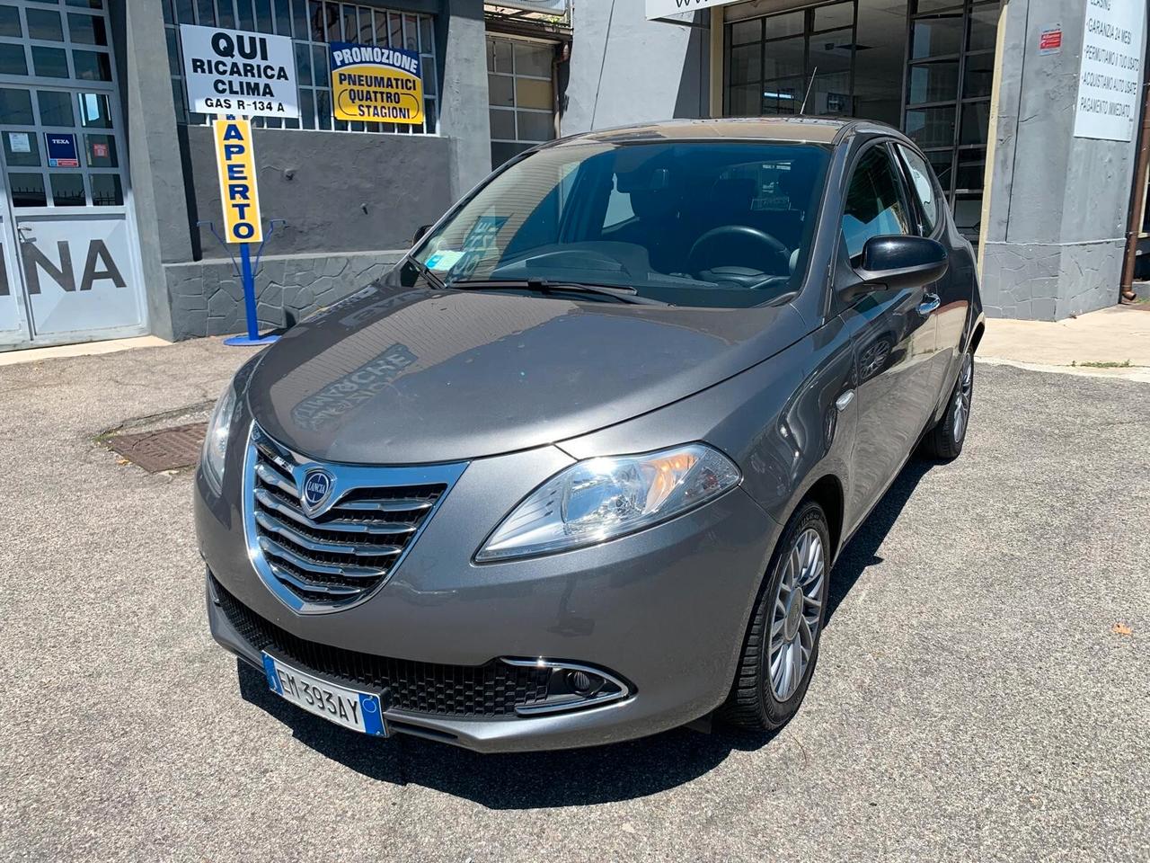 Lancia Ypsilon 0.9 TwinAir 85 CV 5 porte S&S Silver