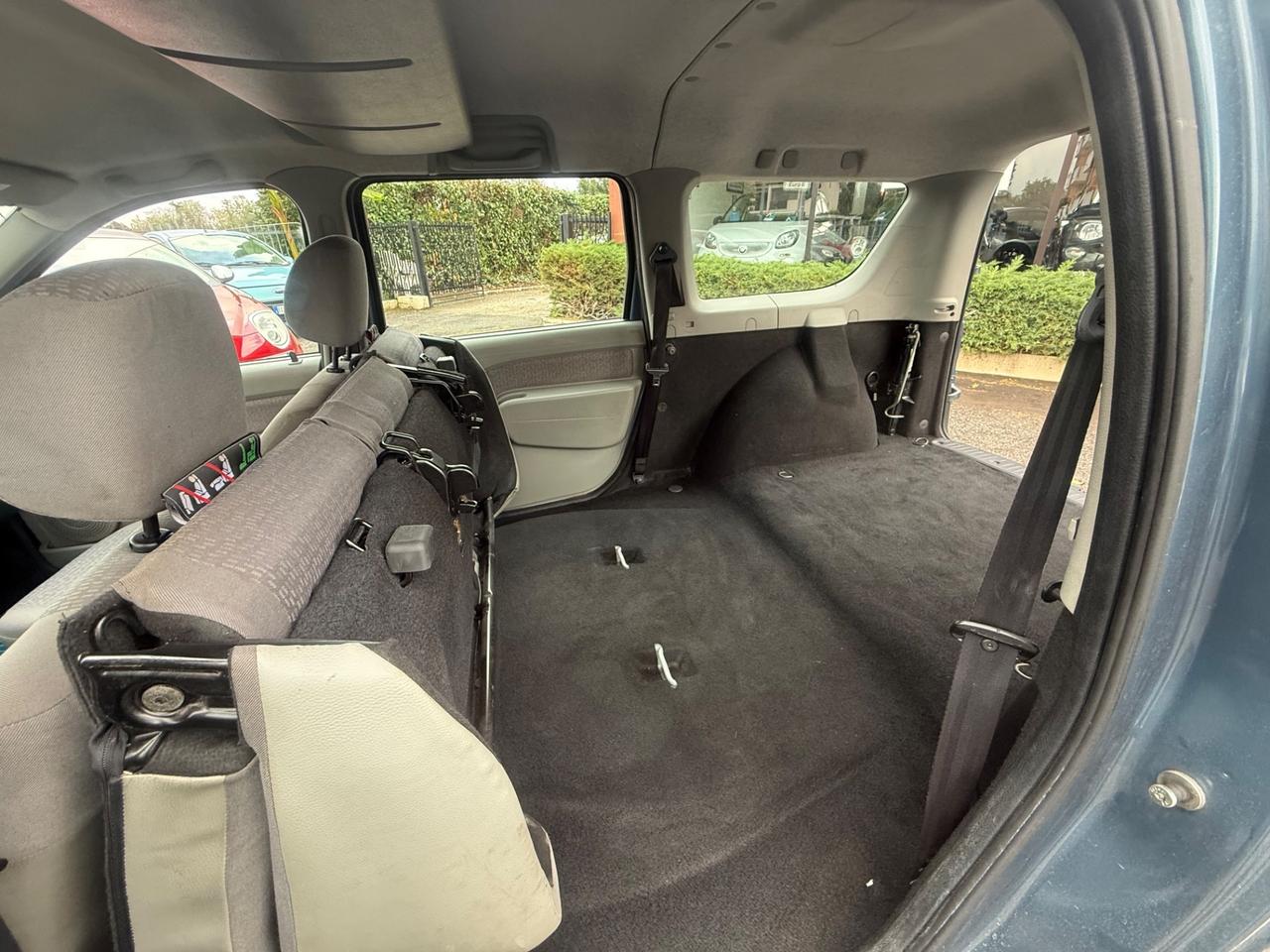 Dacia Logan MCV 1.6 16V 5 posti Lauréate