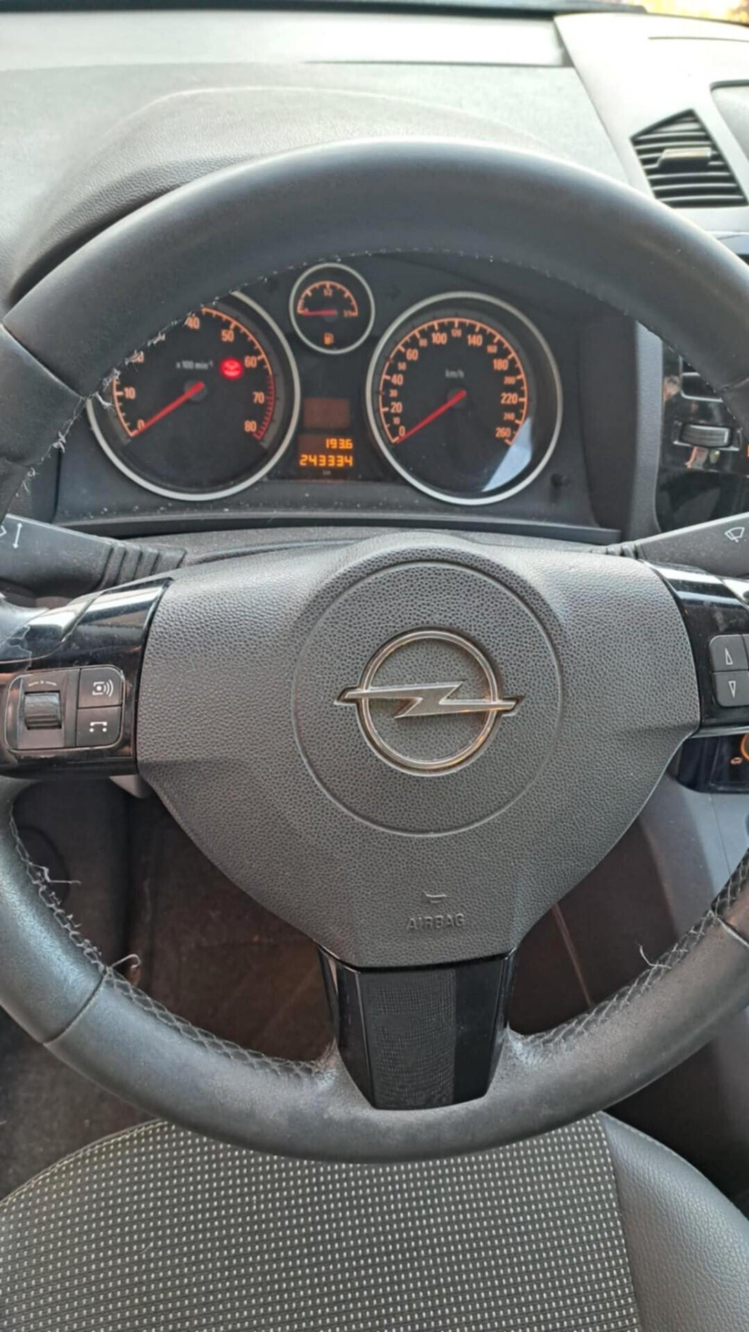 Opel Zafira 1.8 16V VVT Cosmo