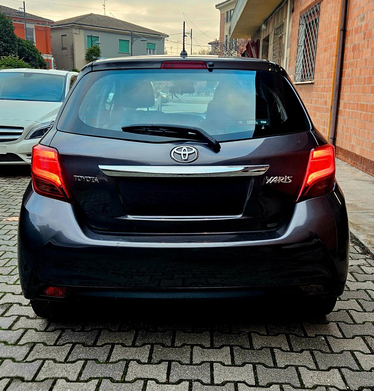 Toyota Yaris 1.0 5 porte Active