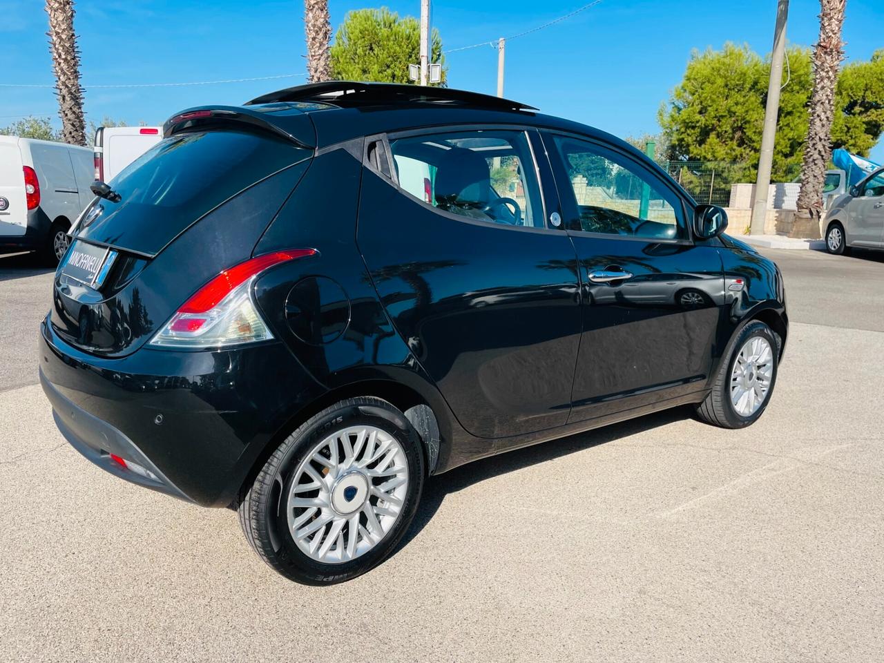 Lancia Ypsilon 1.2 69 CV 5 porte GPL Ecochic Silver NEOPATENTATI