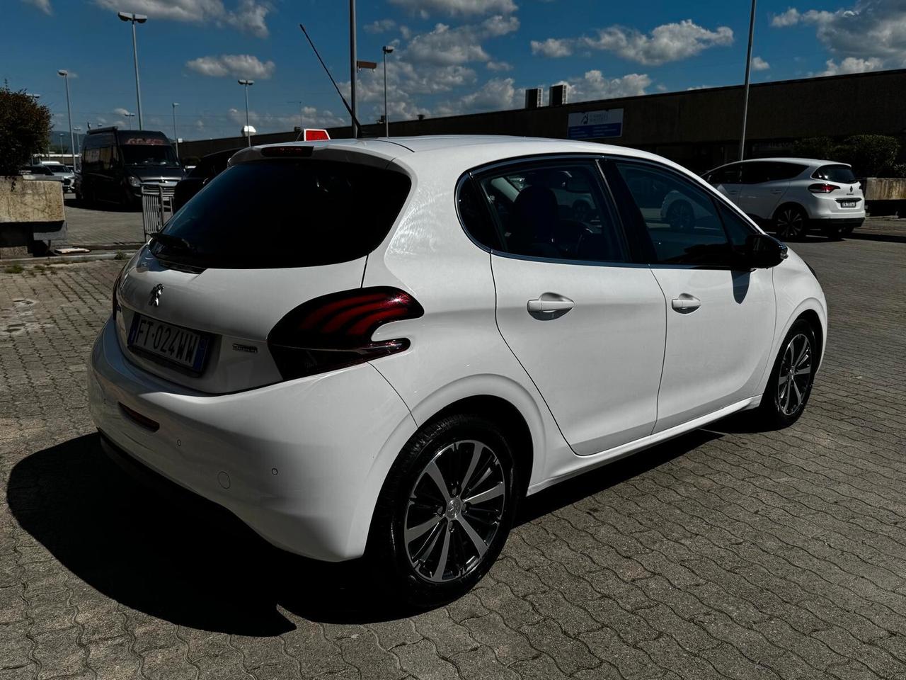 Peugeot 208 BlueHDi 75 5 porte Allure