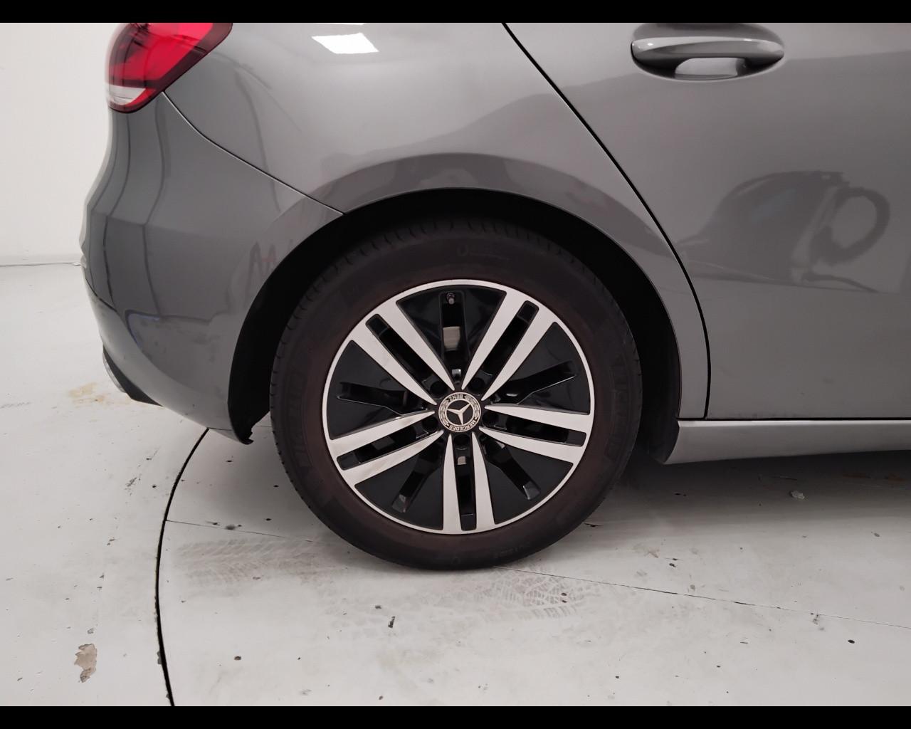 Mercedes-Benz Classe A - W177 2018 - A 180 d Sport auto