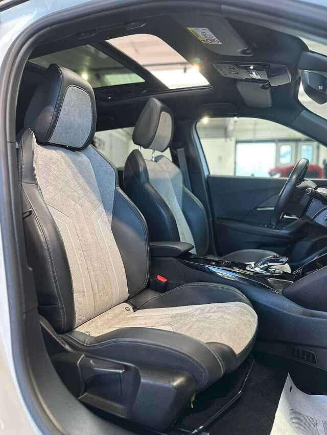 Peugeot 2008 motore elettrico 136 CV GT Pack