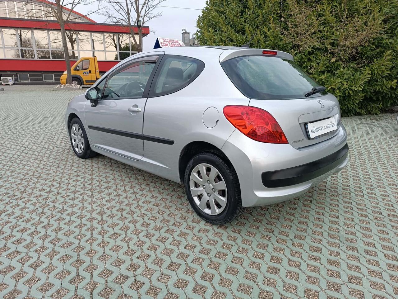 Peugeot 207 1.4 8V 75CV 3p. ONE Line