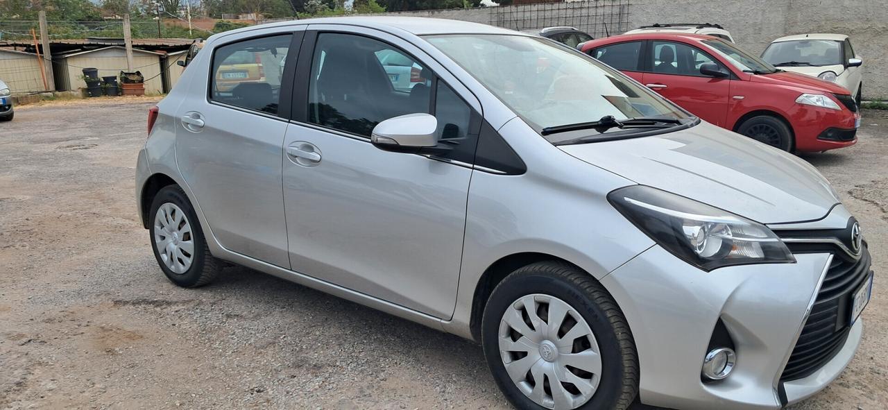 Toyota Yaris 1.0 5 porte Lounge del 216