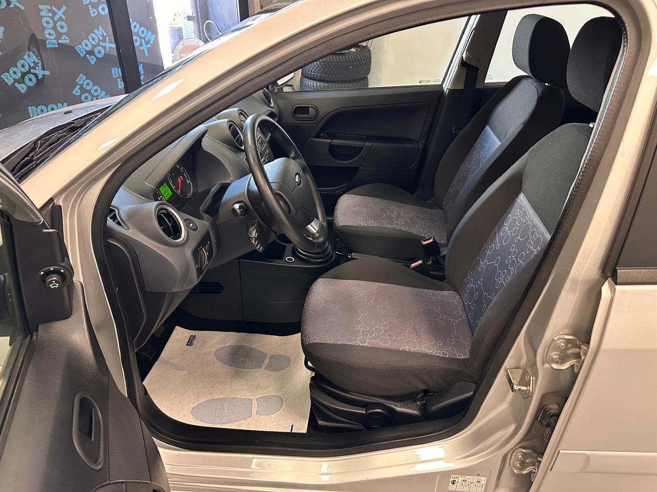 FORD FIESTA 1.2 BENZIA 5P. (58000 MILA KM)