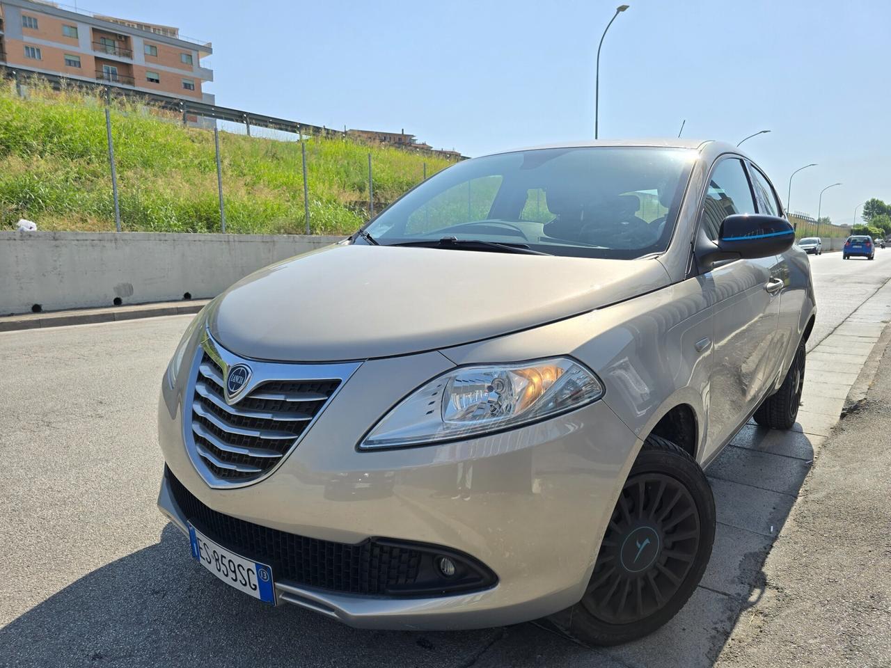 Lancia Ypsilon 0.9 TwinAir 85 CV 5 porte Metano Ec