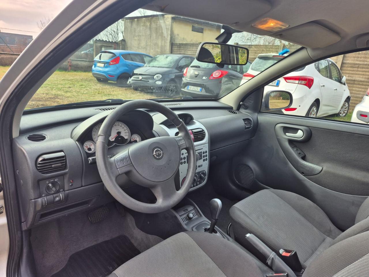 Opel Corsa 1.2i Twinport CAMBIO AUTOMATICO