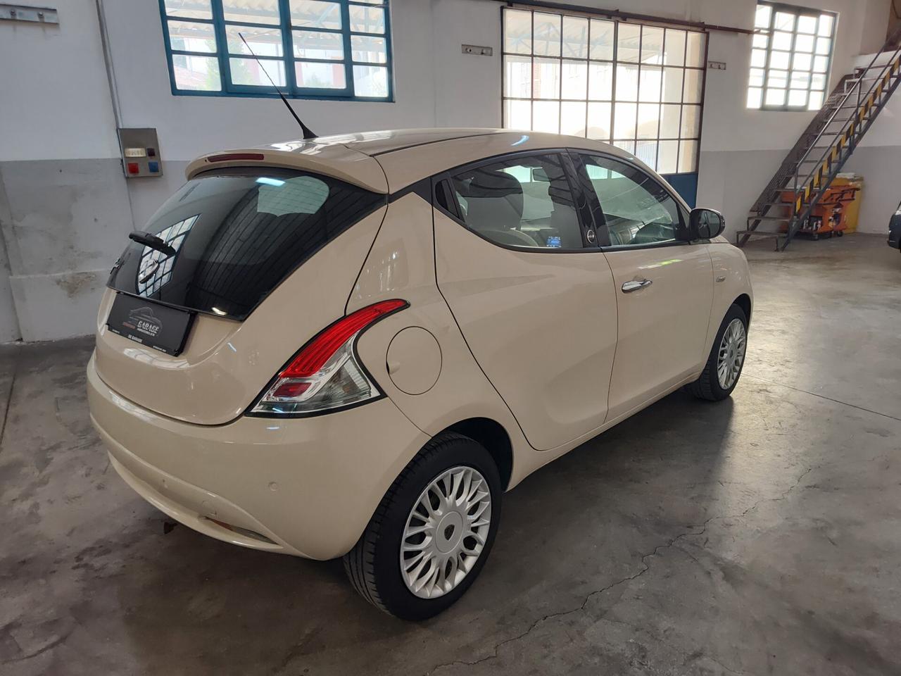 Lancia Ypsilon 1.2 69 CV 5 porte GPL Ecochic Gold MY16