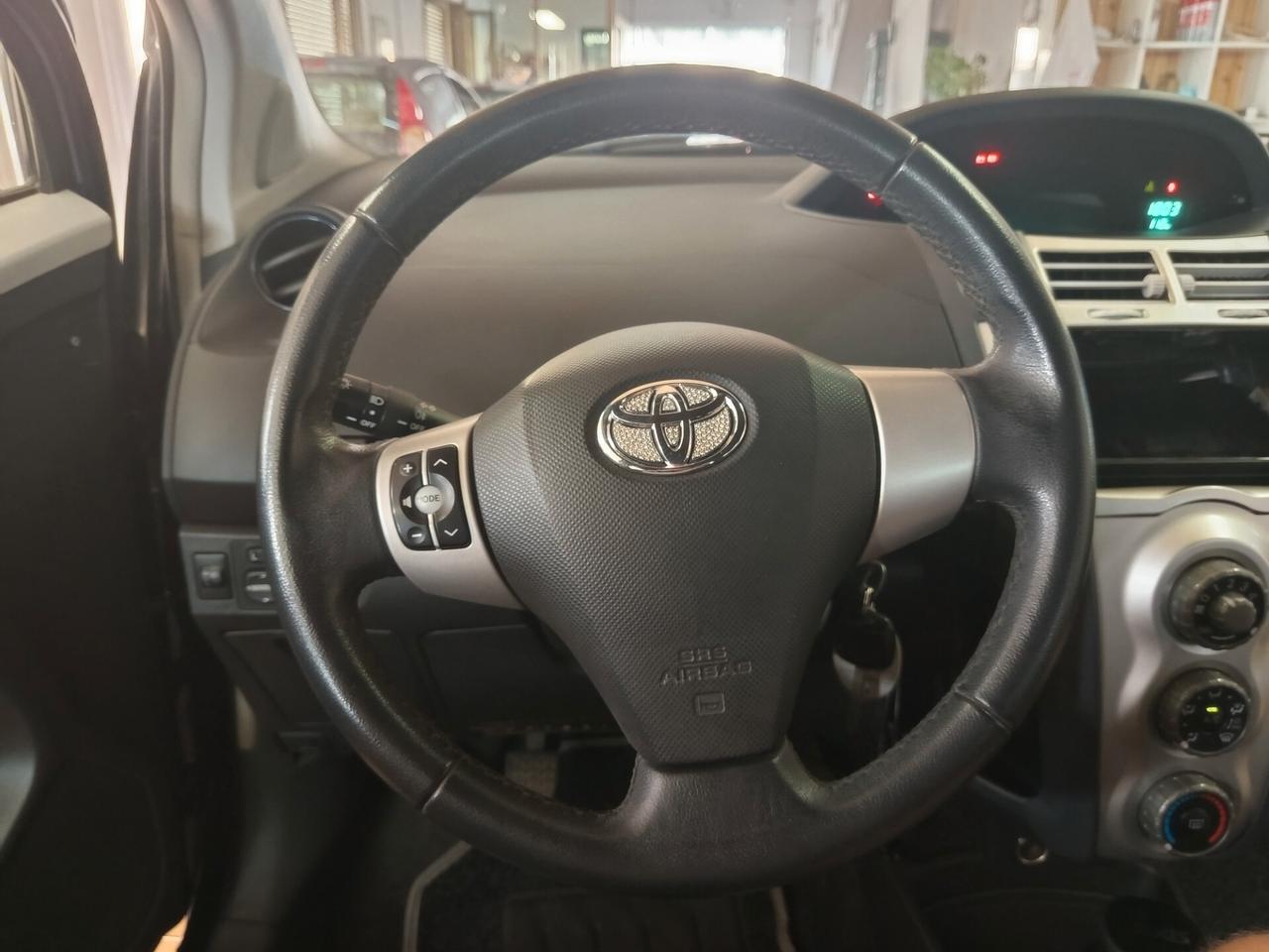 Toyota Yaris 1.0 5 porte, 126 Mila chilometri ok neopatentati