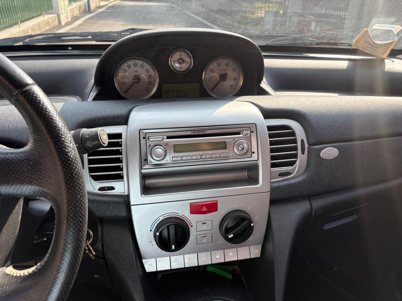 Lancia Ypsilon 1.3 MJT 90 CV Platino
