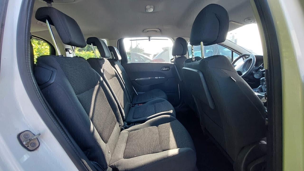 Peugeot 5008 1.6 Diesel 7 Posti Neopatentati