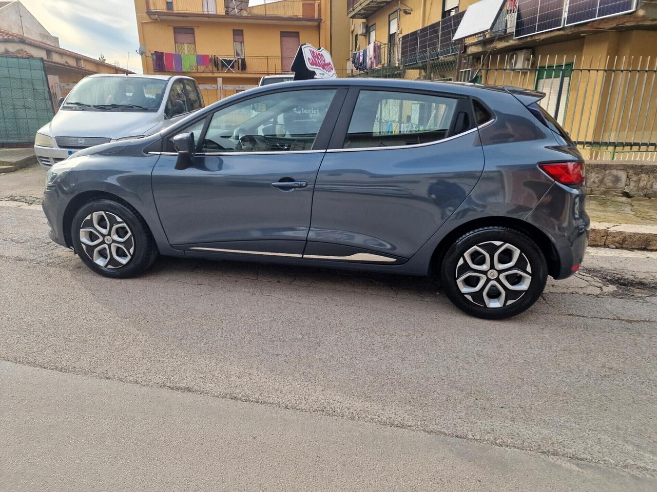 Renault Clio dCi 8V 75 CV 5 porte Duel