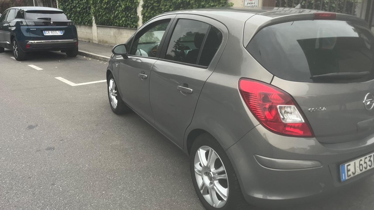 Opel Corsa 1.2 5 porte Elective