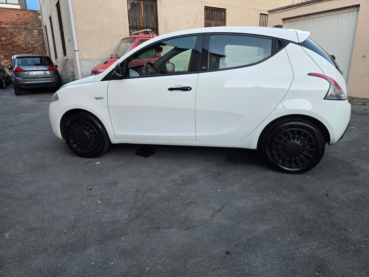 Lancia Ypsilon 1.2 69 CV 5 porte metano Ecochic Platinum