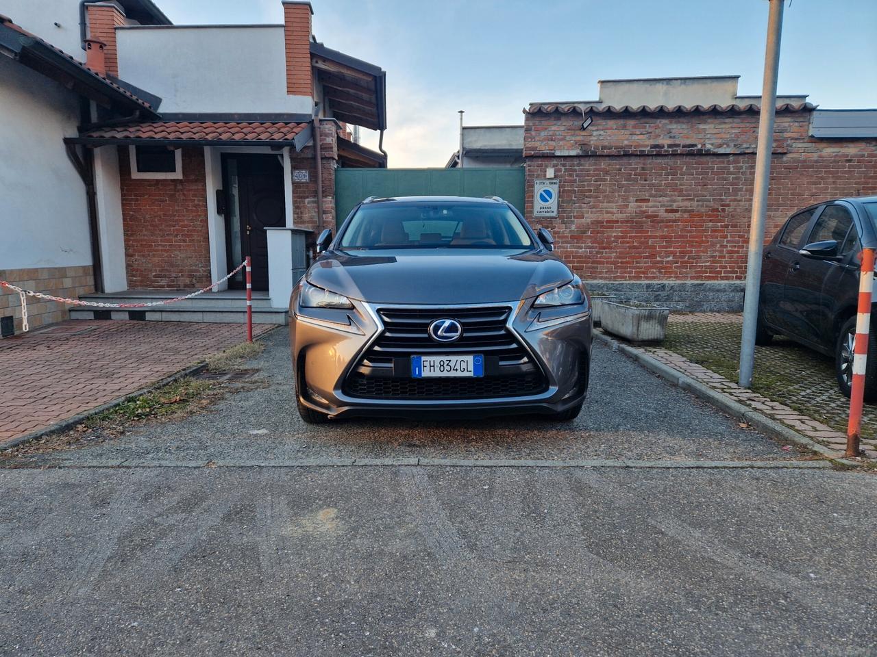 Lexus NX 300 hybrid 2.5 155CV AUTOMATICA, Telecamera, Sensori