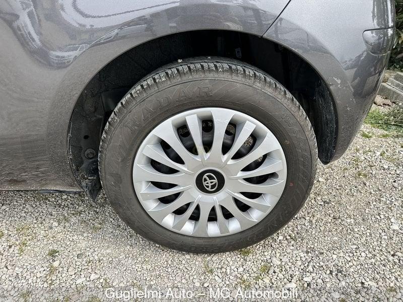 Toyota Yaris Yaris 3p 1.3 dual S m-mt