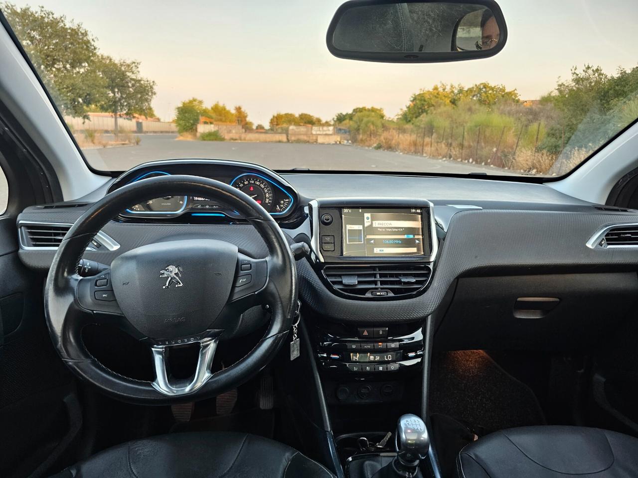 Peugeot 2008 Allure 1.6 e-HDi 115 CV tetto panoramico