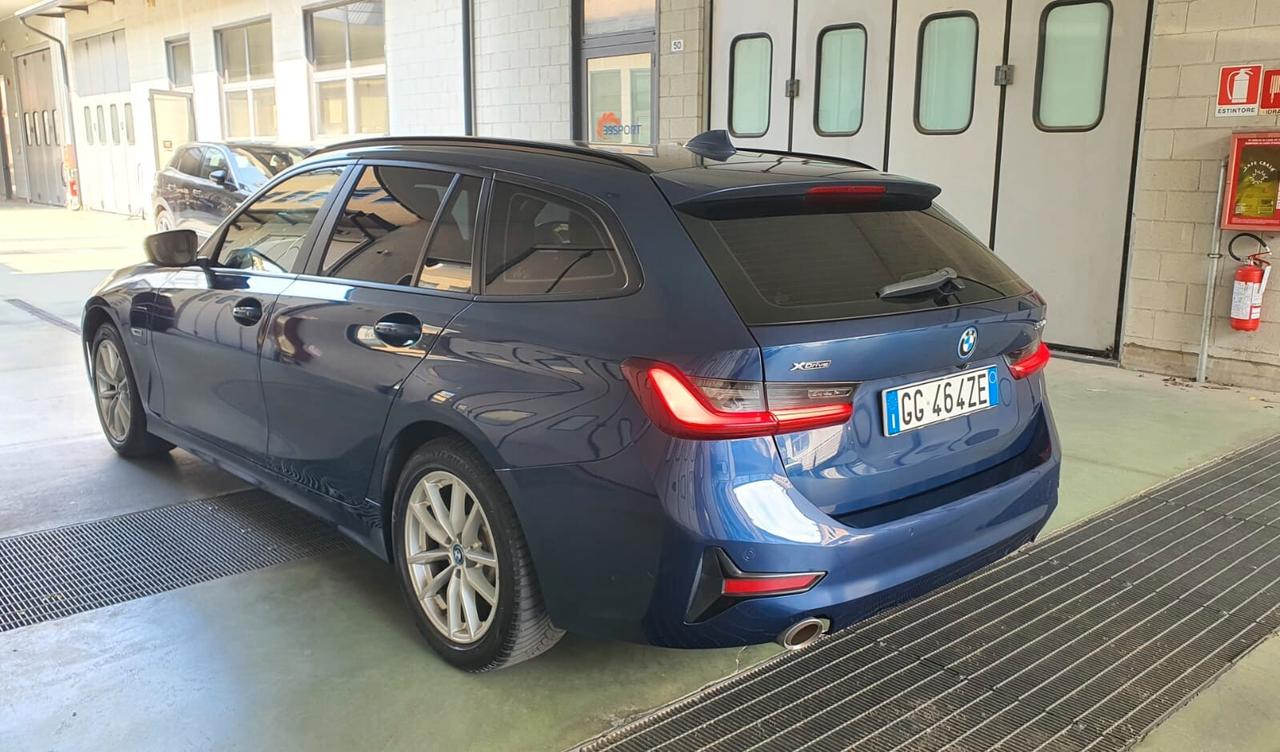 Bmw 330e xDrive Touring Advantage