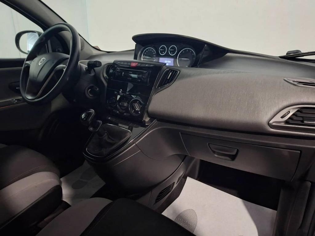 Lancia Ypsilon 5 Porte 1.2 Silver