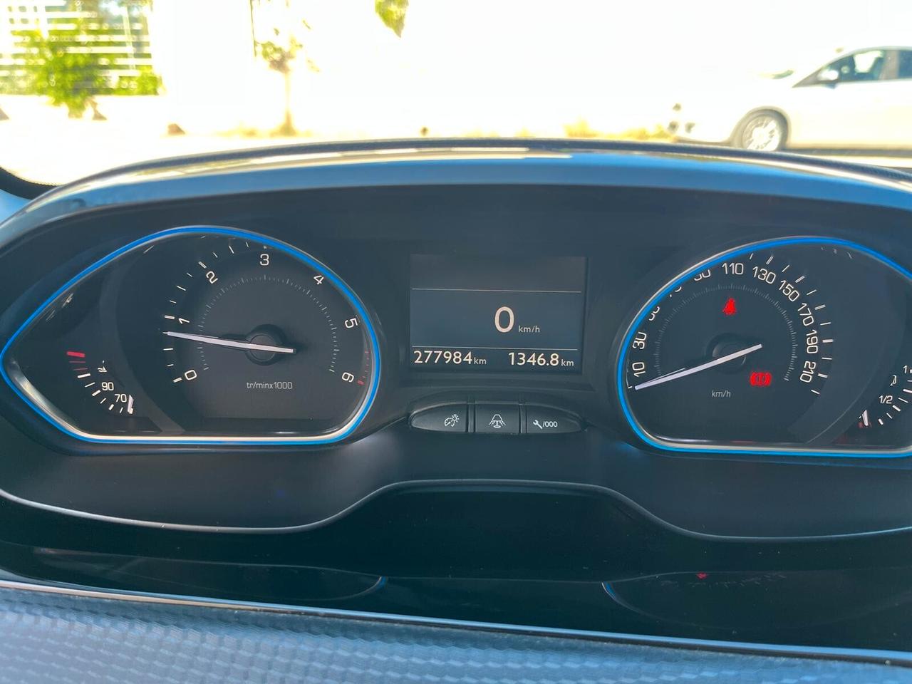 Peugeot 2008 BlueHDi 120 S&S Féline