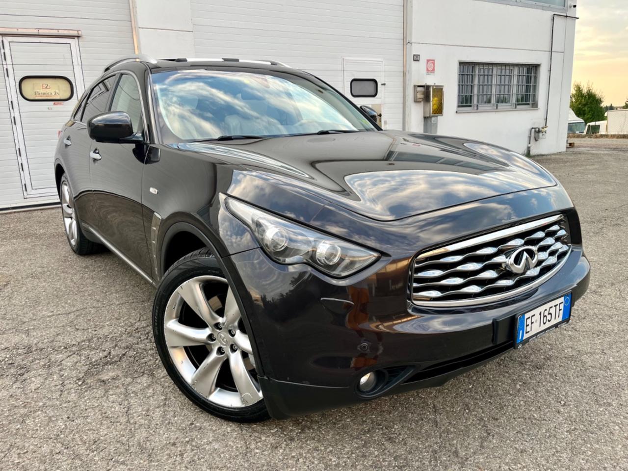 Infiniti FX FX30d S Premium 3.0d 2011 142.000km perfetta