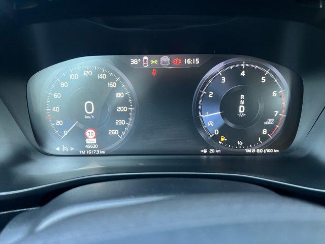 VOLVO XC40 T2 Geartronic Momentum Core