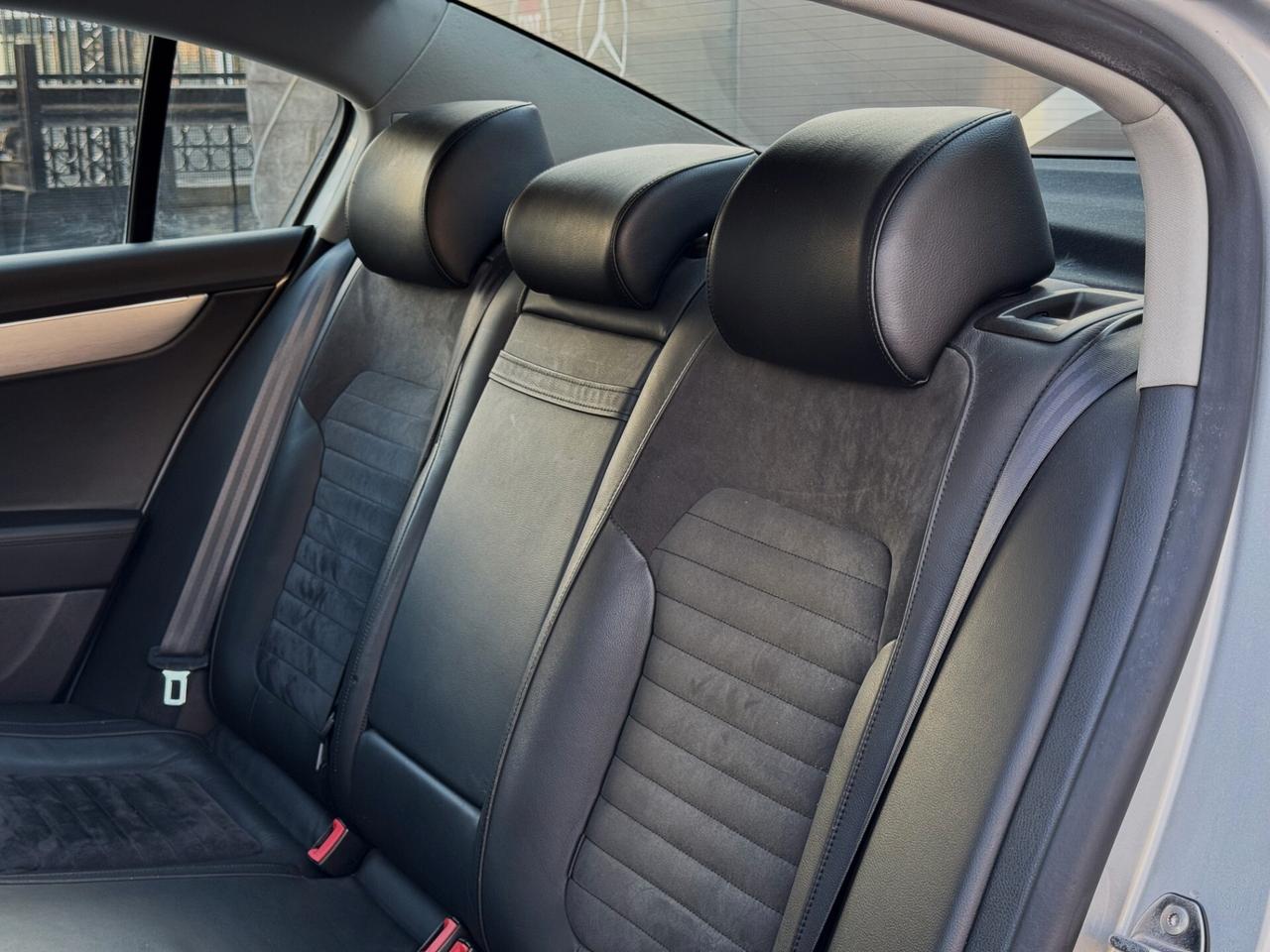 Volkswagen Passat 2.0 TDI Highline 140CV Berlina