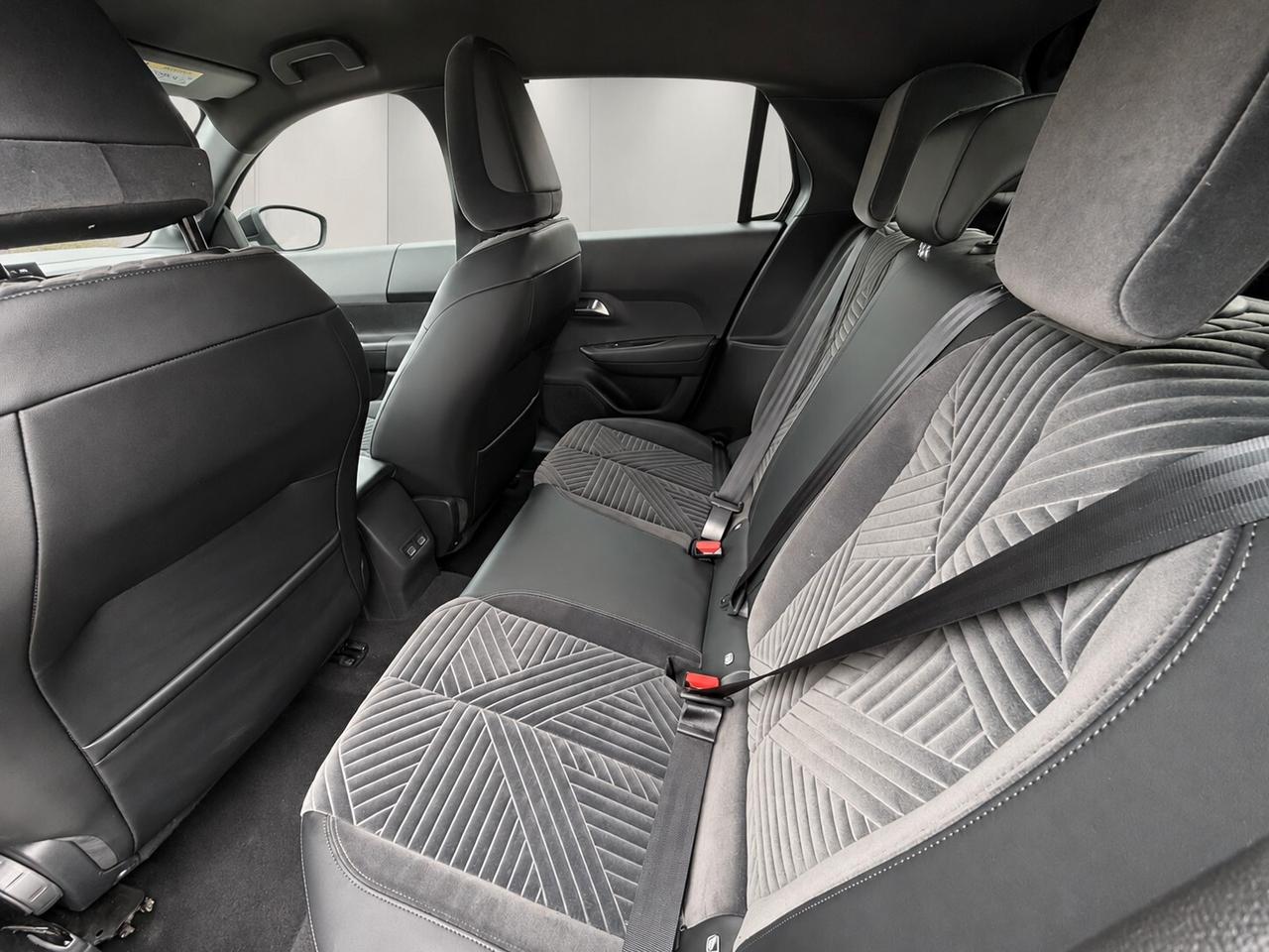 Lancia Ypsilon Hybrid e-DCT LX