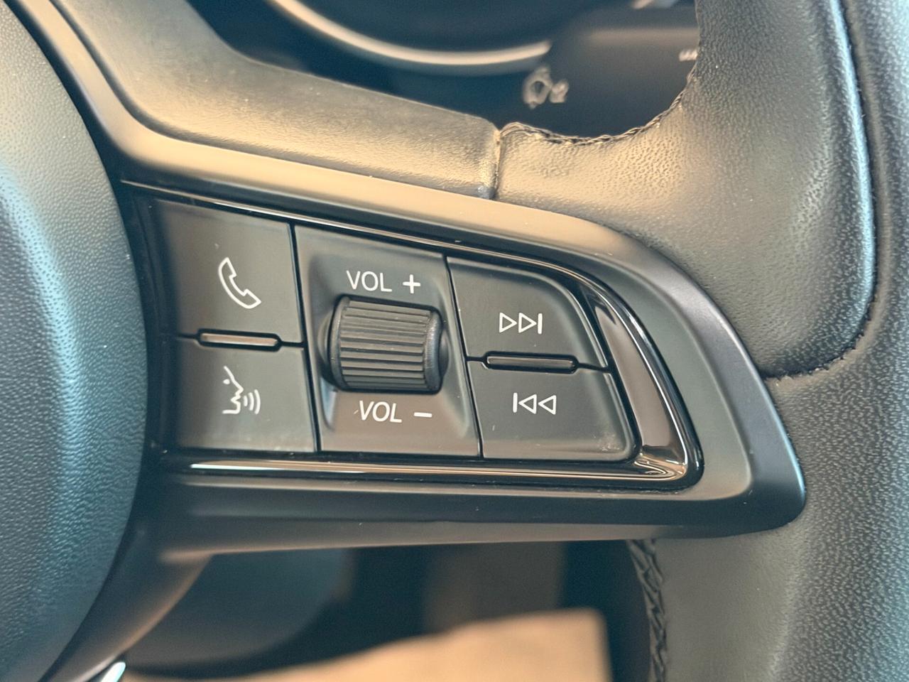 Alfa Romeo Giulia 2.2 TURBODIESEL 160 cv. AT8 BUSINESS (Nav)