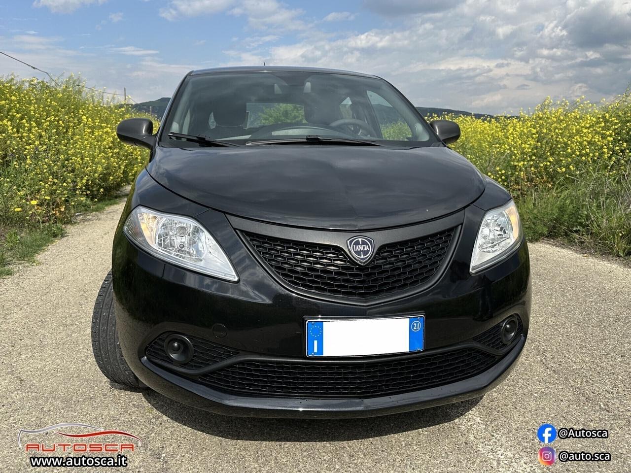 Lancia Ypsilon 1.0 FireFly 5 porte S&S Hybrid Ecochic Silver