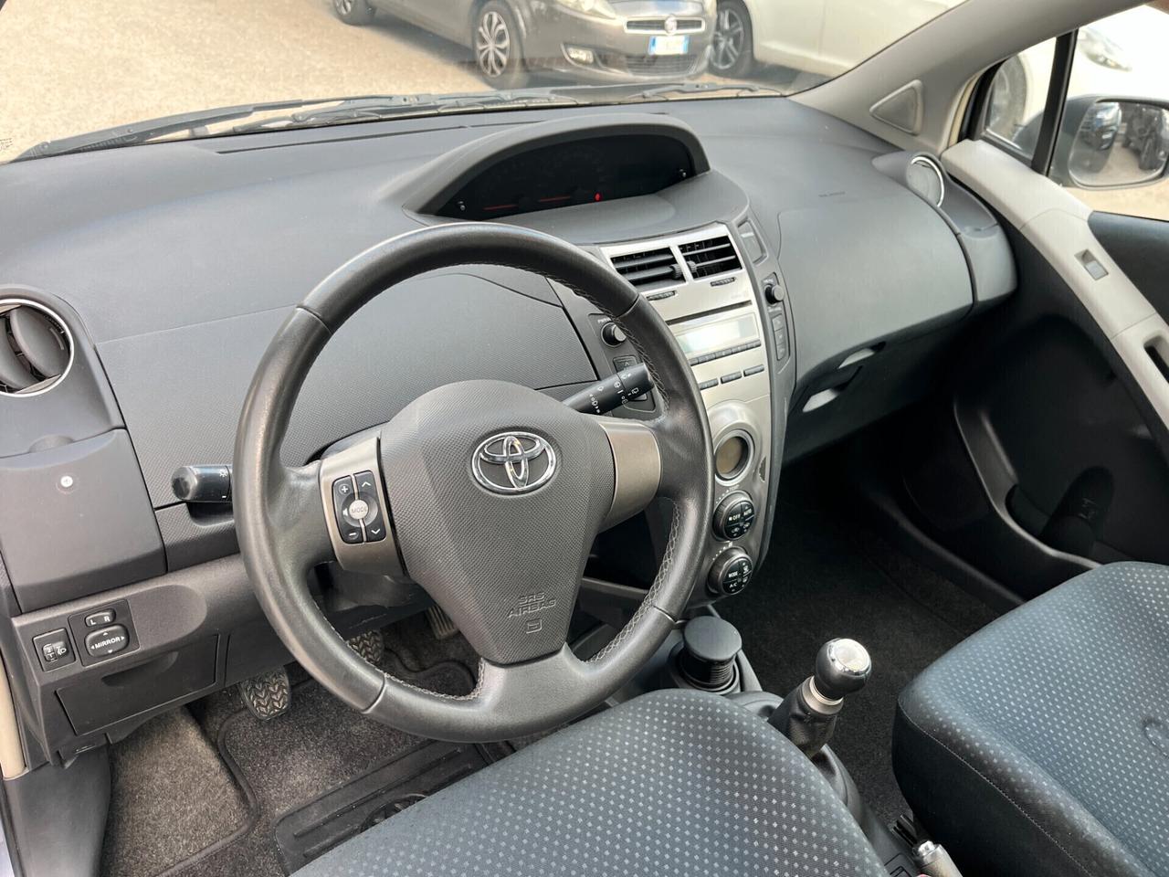 Toyota Yaris 1.0 5 porte Sol